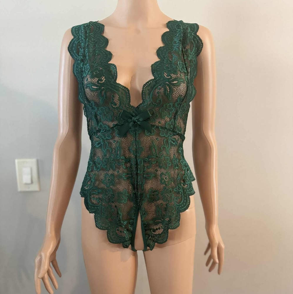 Elegant Green Lace Crotchless Bodysuit